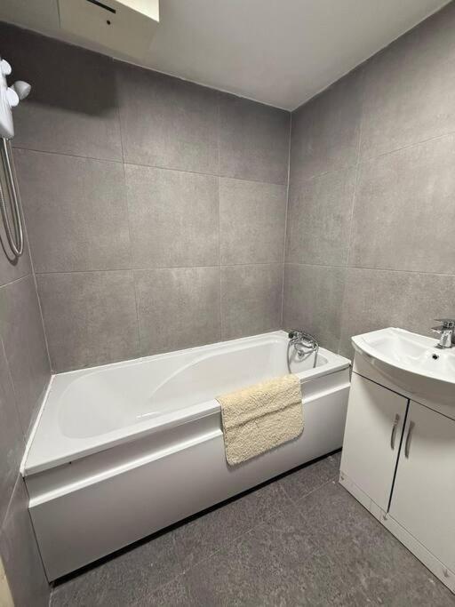 Modern 1 Bedroom - 5 Min Walk From Princess Street Eb1 Edimburgo Exterior foto